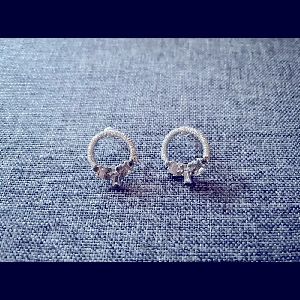 Silver sparkle round earrings with gemstones